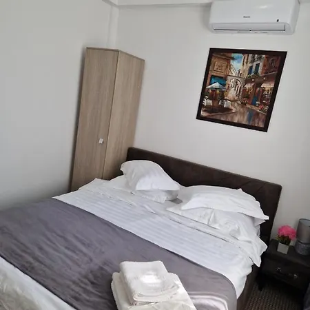 Aparthotel Antik House 3*